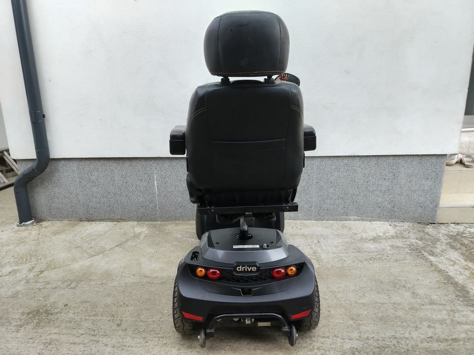 Cărucior scuter electric persoane cu dizabilități