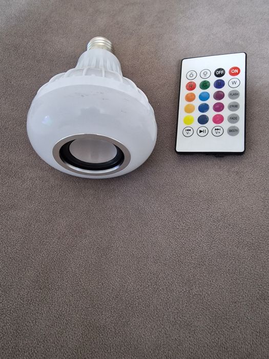 Музыка  блютуз  лампочка..