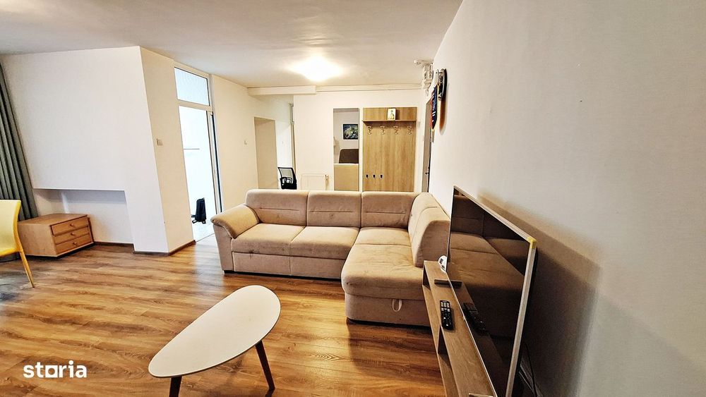 Centrul Civic, aproape de AFI, 3 camere mobilate, 160000 euro