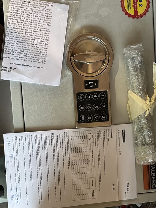 Каса метална чисто нова