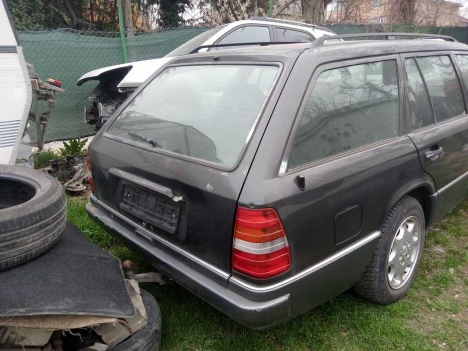 Mercedes-Benz 124 300E D На части.