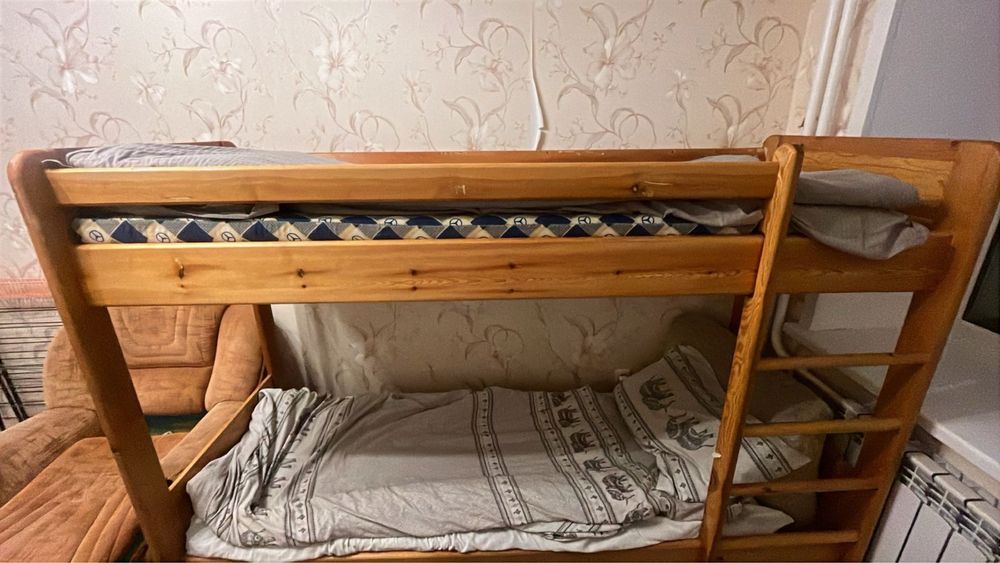 Двухъярусная кровать