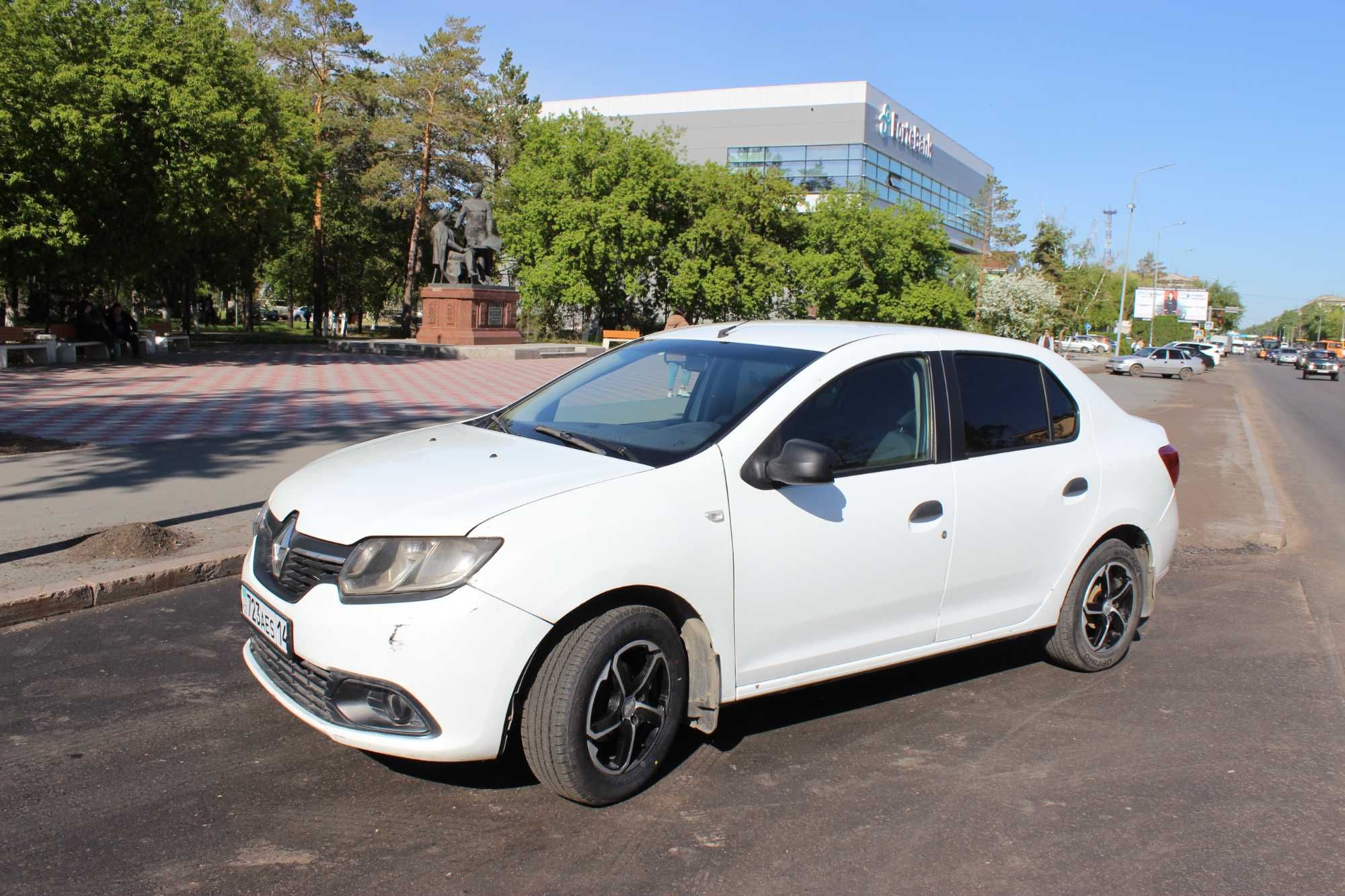 renault logan 2014 машина - Легковые автомобили - OLX.kz