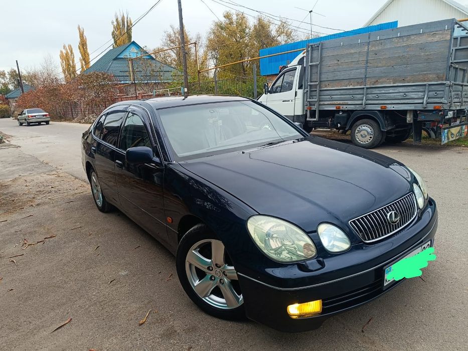 Машина Lexus JS300