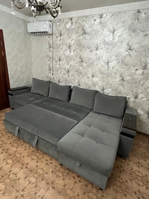 люстра, диван, стол