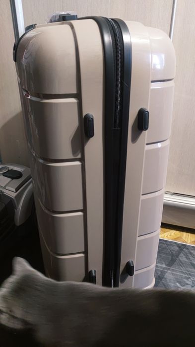 Чемодан большой 75см