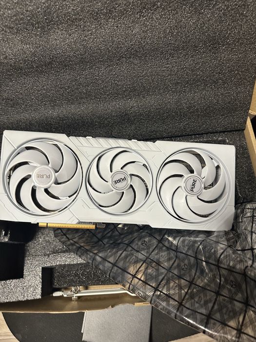 Placa video SAPPHIRE Pure AMD RADEON RX 9070 XT garantie 35 luni