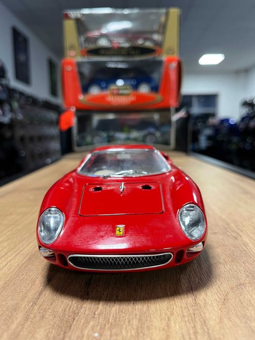BBURAGO метална колекционерска количка модел  FERARRI 250 1965г. 1:18