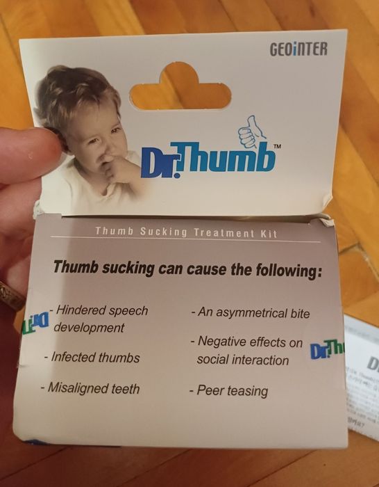 1. Dr Thumb. Dispozitiv prevenție sugari, suptul degetului.