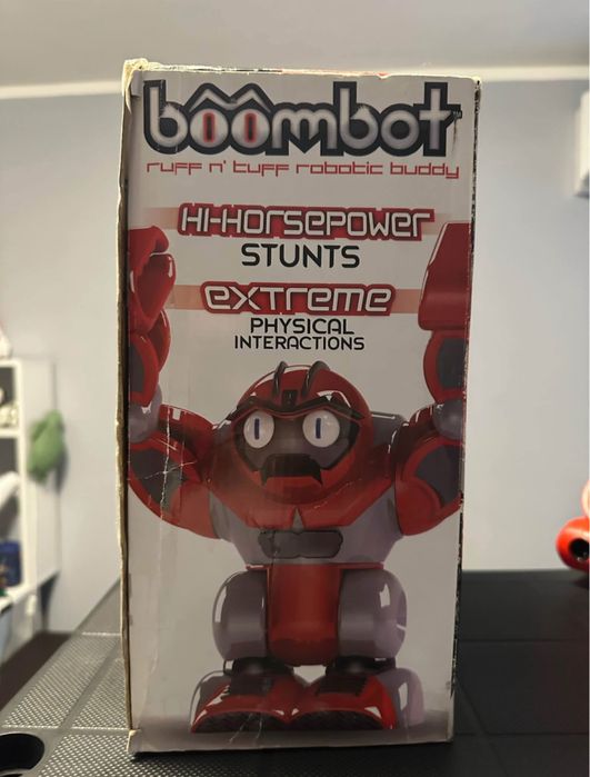 Интерактивен робот boombot с кутия