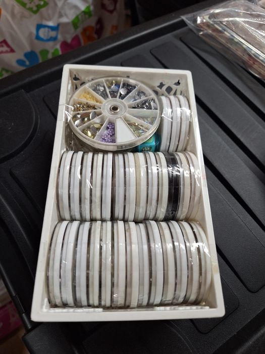 Оборудване и материали за декорация за маникюр