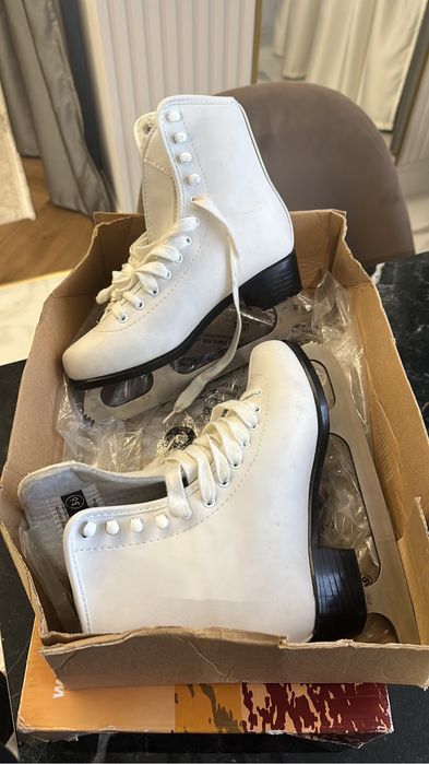 Продам коньки