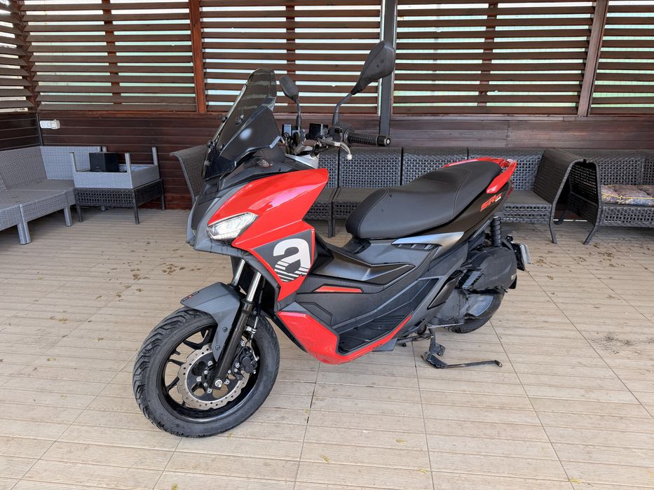 Scuter Aprilia SR GT 125 se poate cinduce cu categoia B pe permis