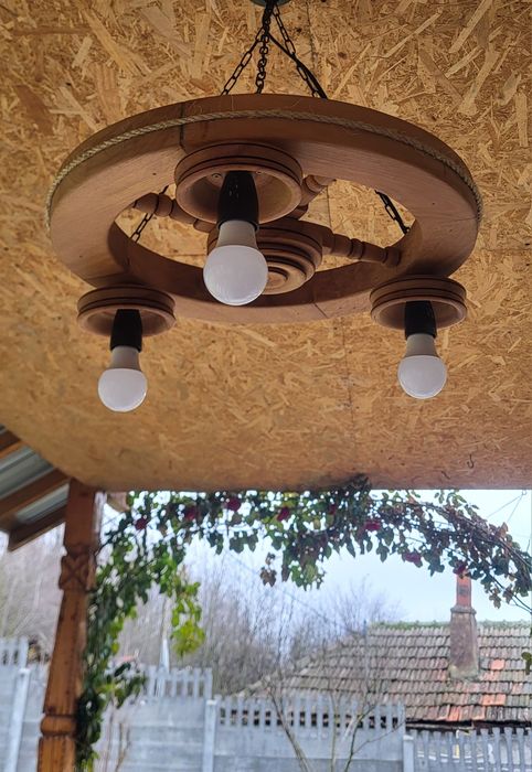 Lustra rustica lemn
