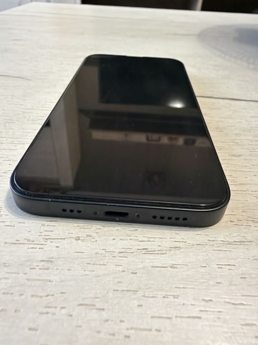 Vand IPHONE 13  Negru