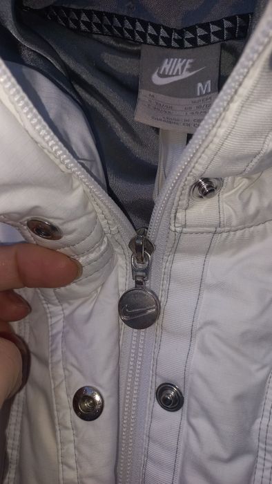 Geaca Nike mar M ,dama ,cu puf