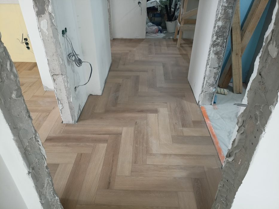 Укладка ламината, наливной пол