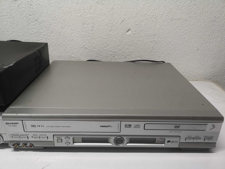 DVD/Video Player / Samsung / Sharp
