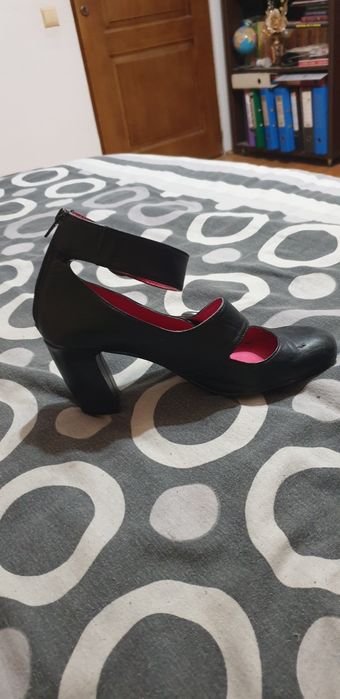 Pantofi cu baretă pe gleznă