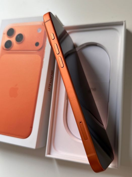 iPhone 17 Pro Max 256GB Cosmic Orange