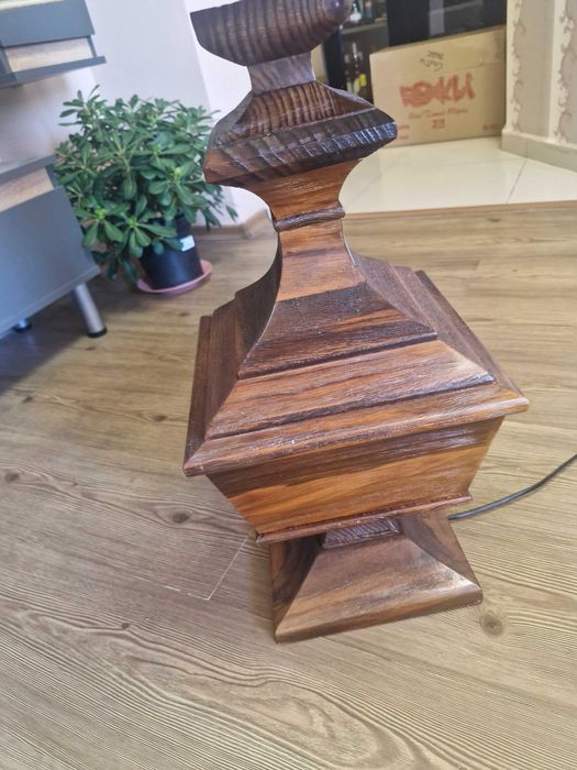 Продава се ретро настолна лампа