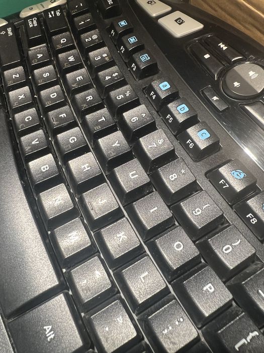 комплект беспроводной клавиатуры и мыши Logitech MK550