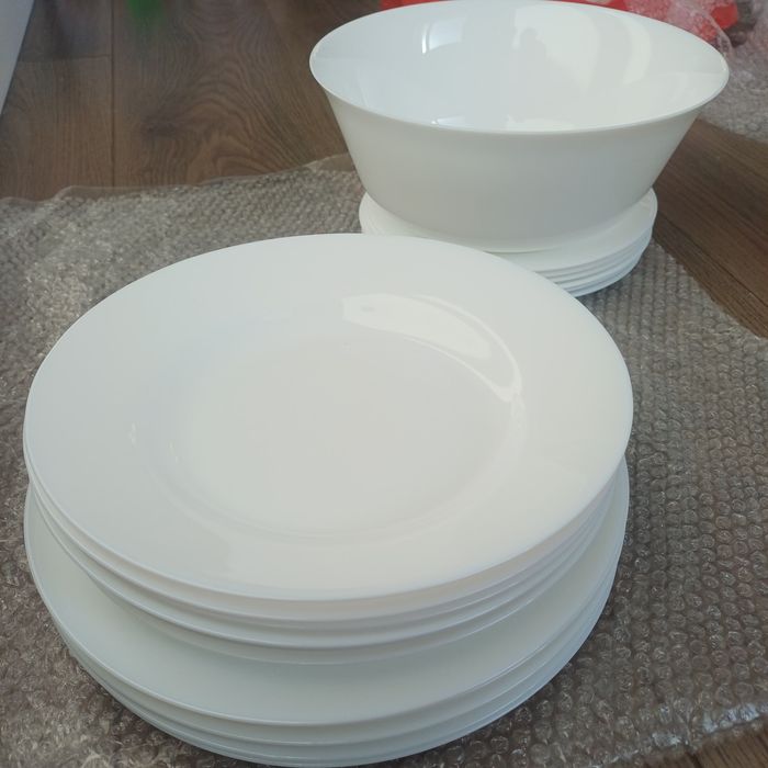 Продам посуду белого цвета