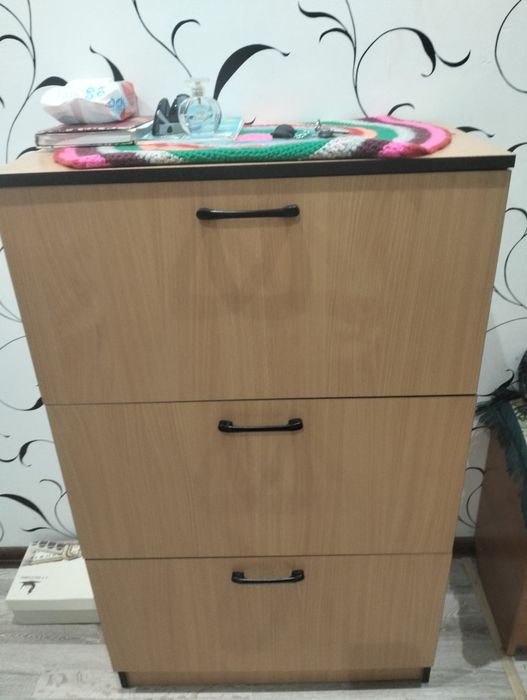 Продам шкаф для одежды, тумбу