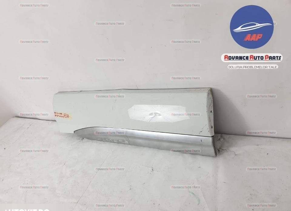 Bandou ornament usa dreapta spate S line  originala in stare buna Audi