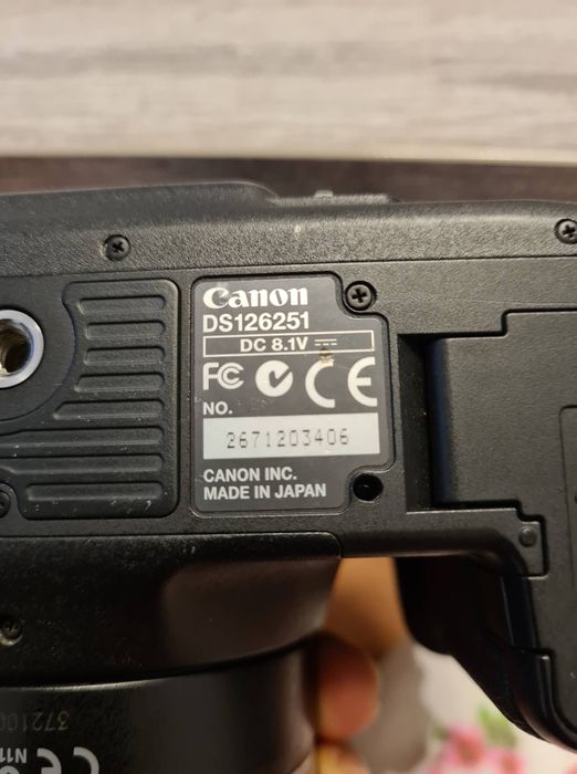 Canon EOS 70D DS126251