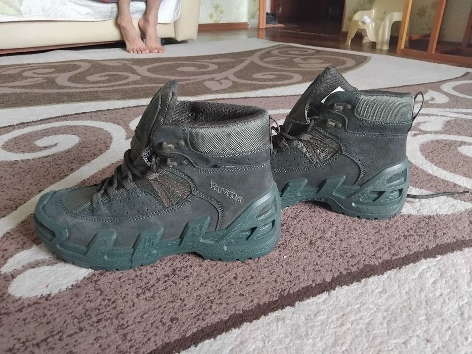 Продам ботинки для похода в лес, в горы