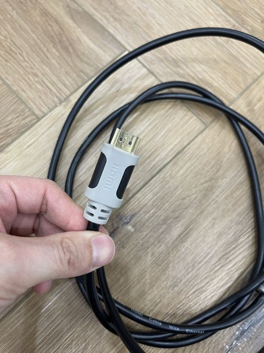 HDMI кабель и кабель зарядки на type-c