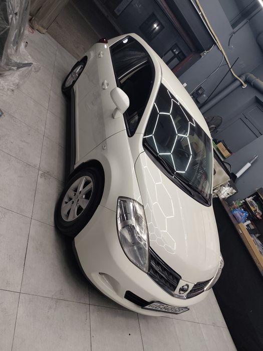 Nissan Tiida sotiladi.