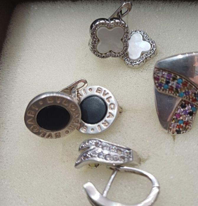 Сребро, естествени камъни, седеф.