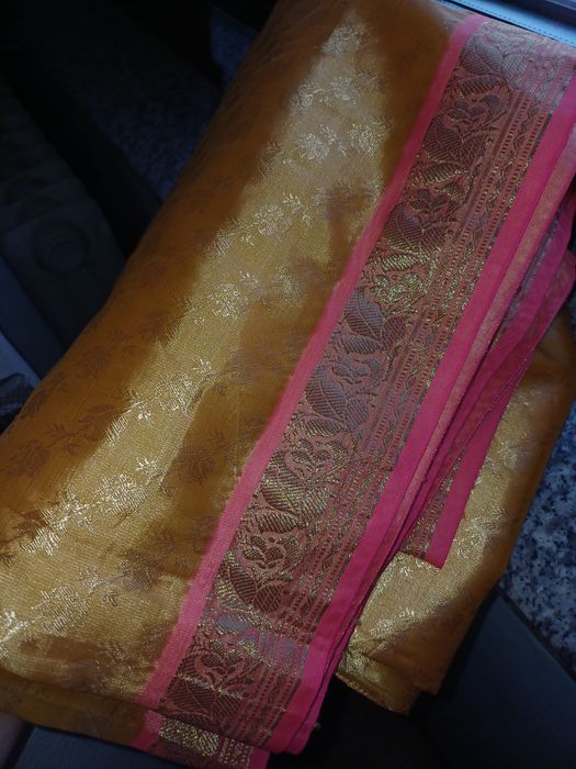 Saree indian galben auriu