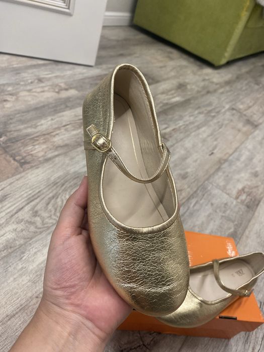 Продам детские туфли (балетки)