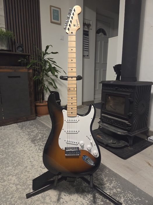 Set  Chitară El.Squier Stratocaster Sunburst + Husă Fender+ accesorii