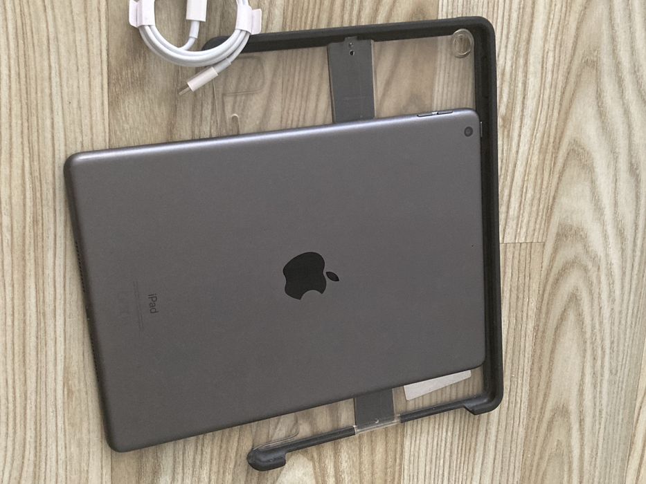 iPad Gen 8 a• 97 % Baterie