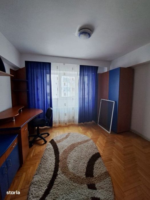 Vanzare- Apartament cu 3 camere, decomandat, etajul 6 din 8 cu lift