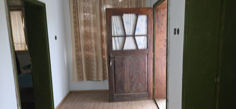 Продавам двуетажна къща