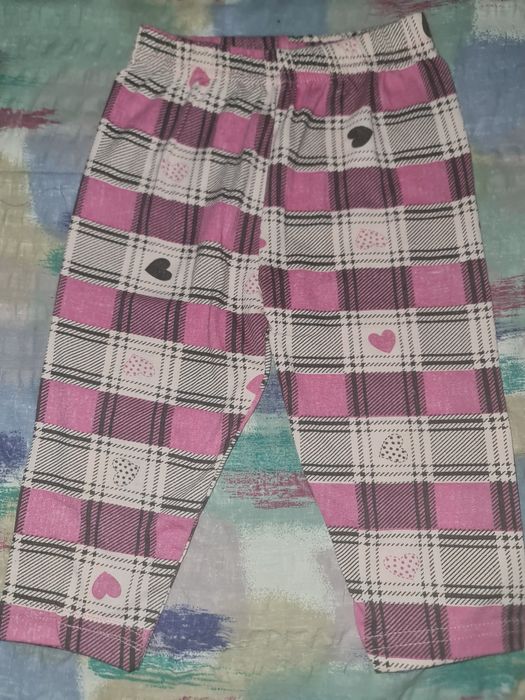 Marimea 36 luni.Decolorat la mijloc si maneci ca in poze + cadou