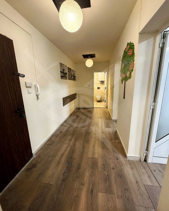 Продава се Тристаен апартамент в Бургас, Център - 106 кв.м за 4246 €/кв.м - Снимка #2