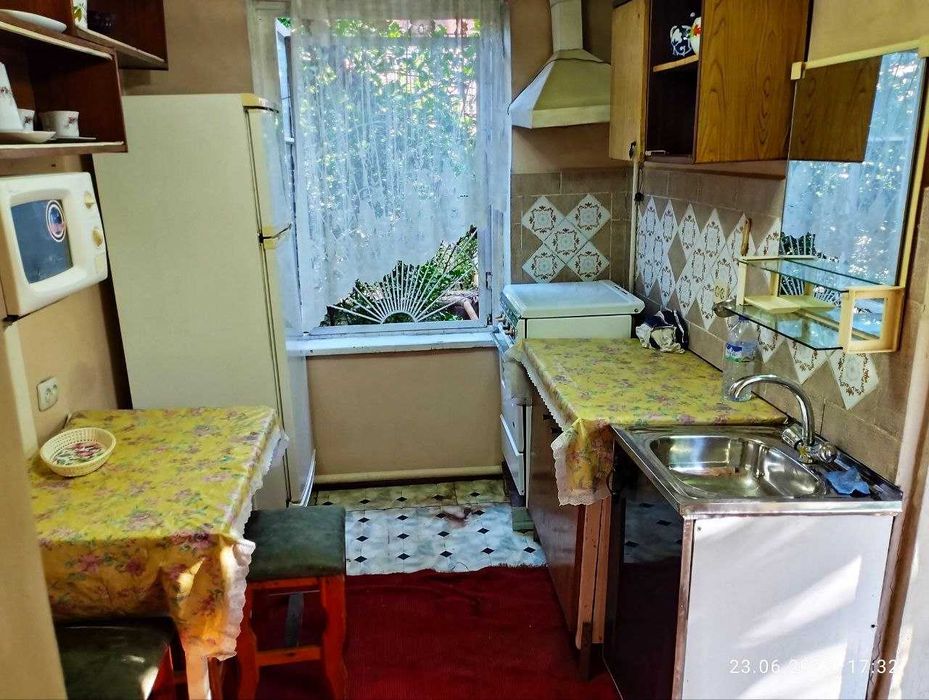 2 комнатный дом семейной паре на участке у ворот госпиталя 300 $