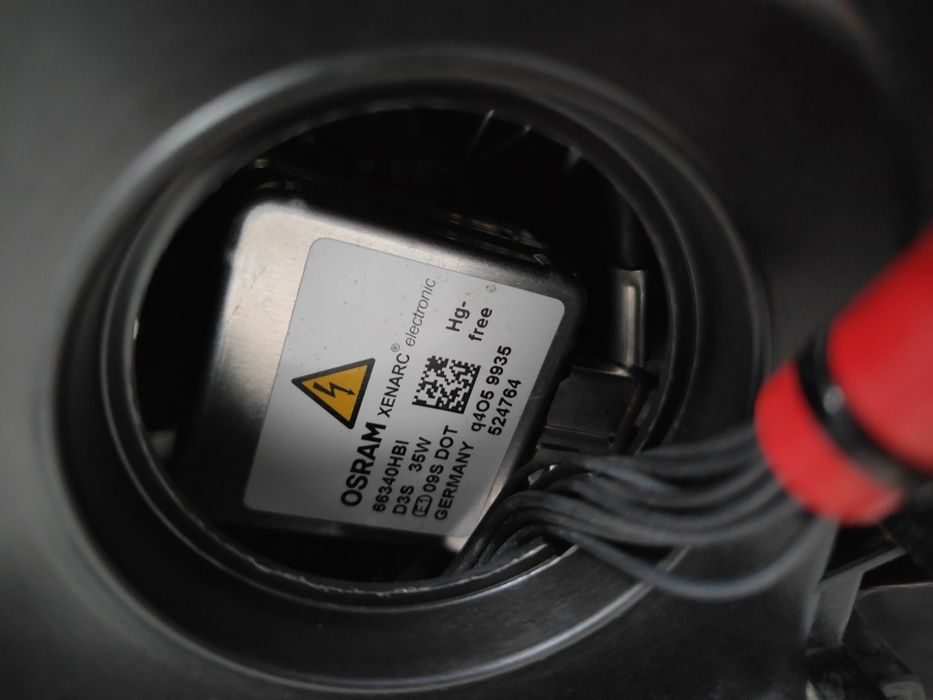 Far bi-xenon adaptiv Led Skoda Superb 2