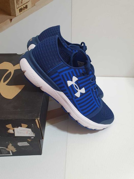 Under Armour masura 42 , 44, 44.5  ,45  noi in cutie