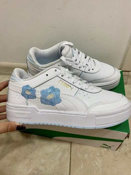 Маратонки Puma с цветя
