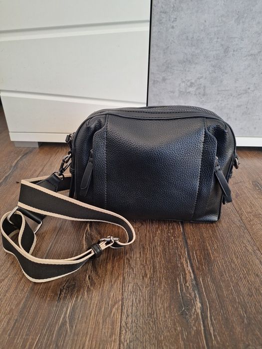 Кожена малка чанта