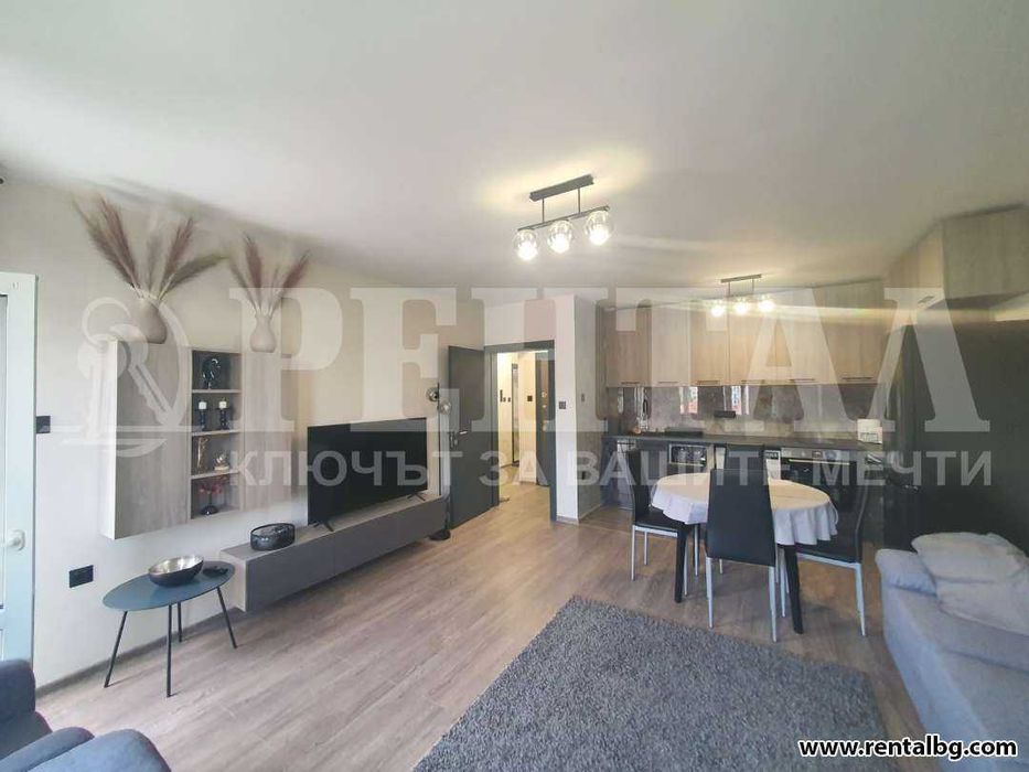 Дава се под наем Тристаен апартамент в Пловдив, Център - 110 кв.м за 764.49 € - Снимка #1