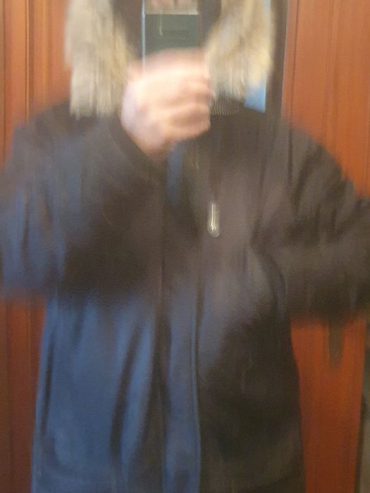 Vând gecă groasă .