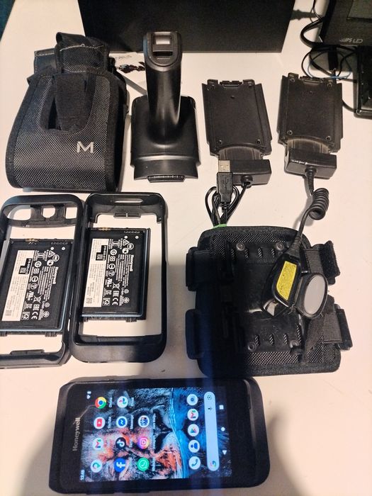 Vând schinb telefon Honeywell dolphin CT40